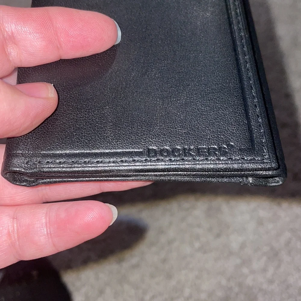 Dockers black out folded wallet with cc slots new